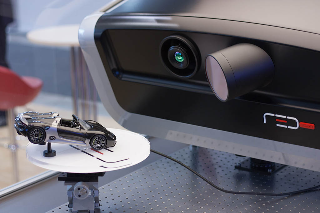 R3Dscan scanning a model car